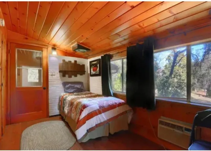 Knotty Pines Lodge