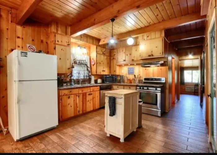 Knotty Pines Lodge