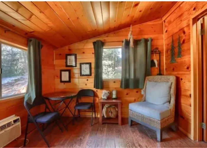 Knotty Pines Lodge